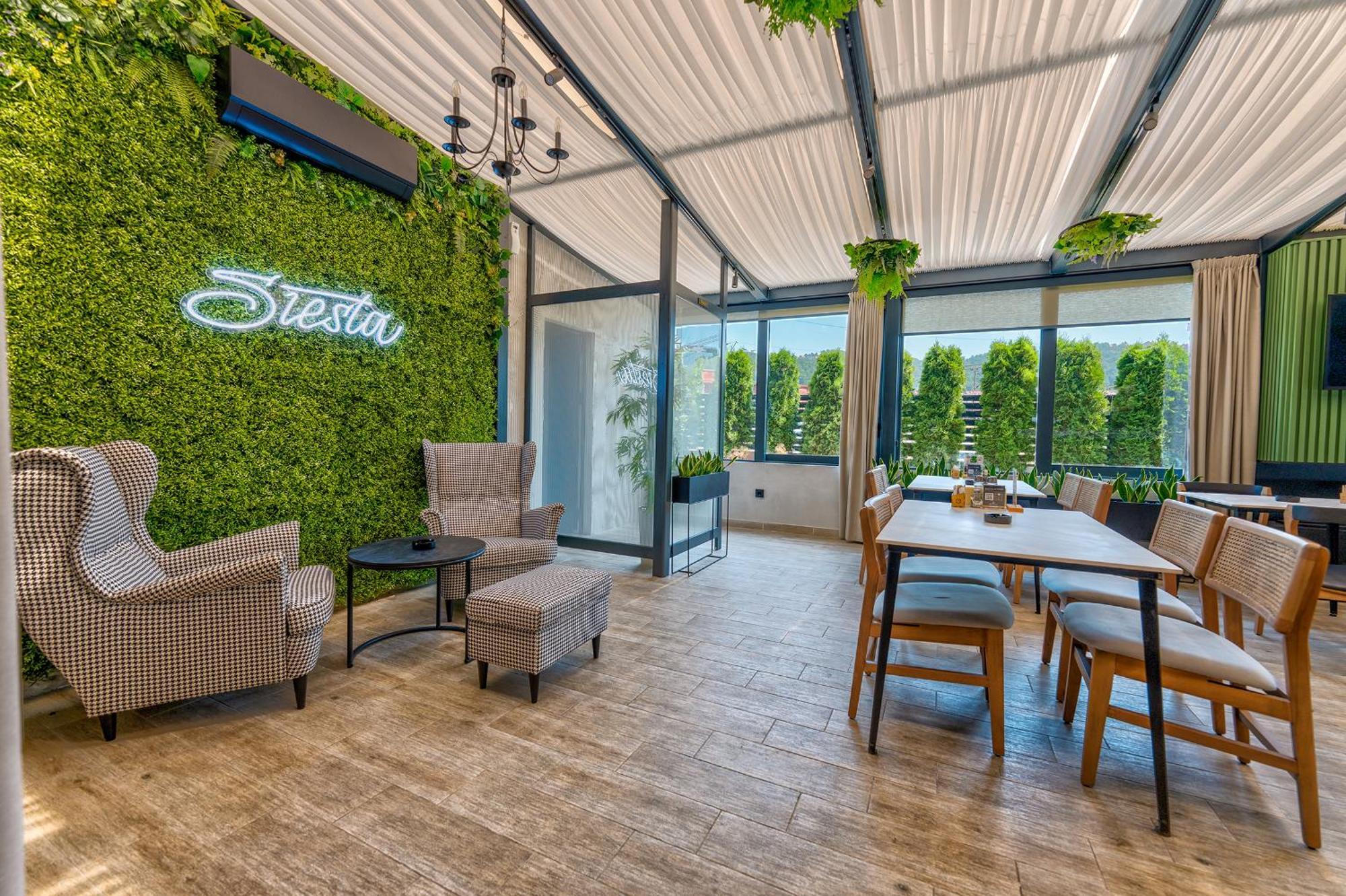 Užice Hotel Siesta מראה חיצוני תמונה