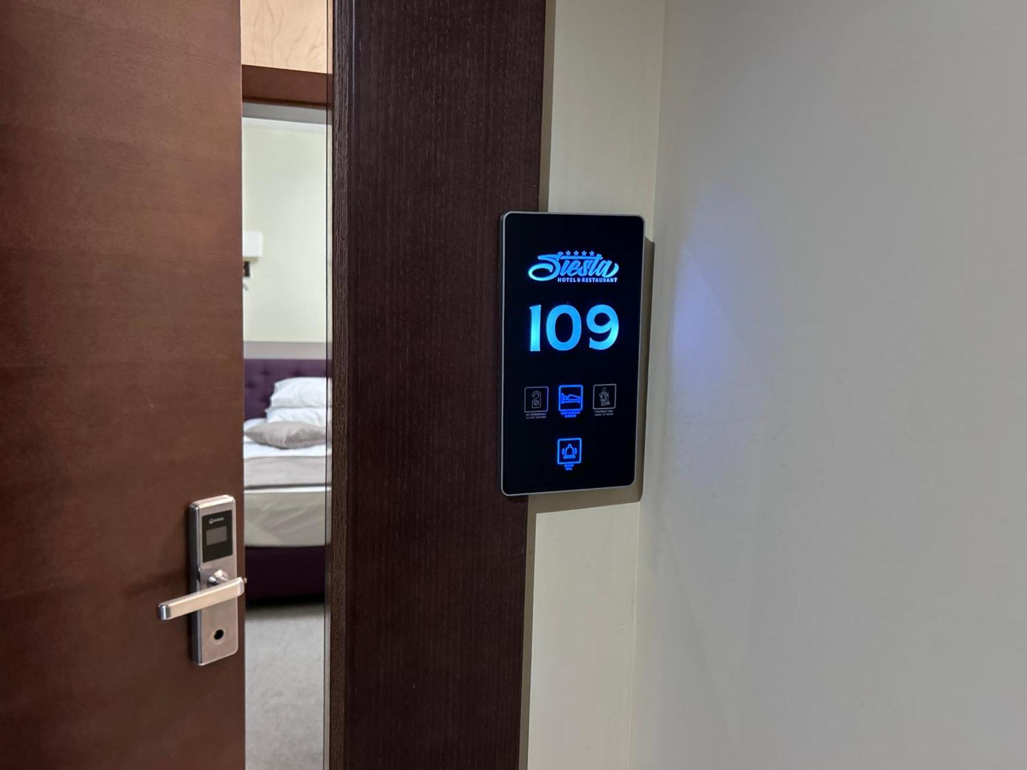 Užice Hotel Siesta מראה חיצוני תמונה