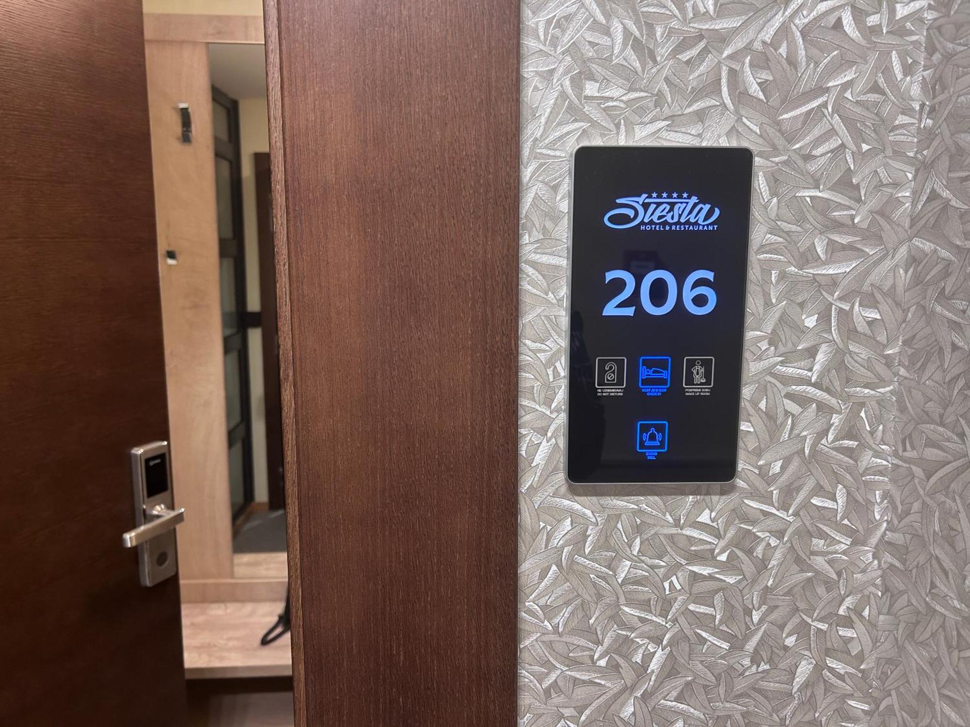 Užice Hotel Siesta מראה חיצוני תמונה