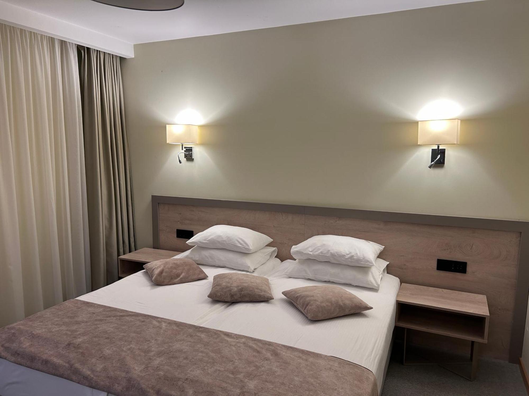 Užice Hotel Siesta מראה חיצוני תמונה