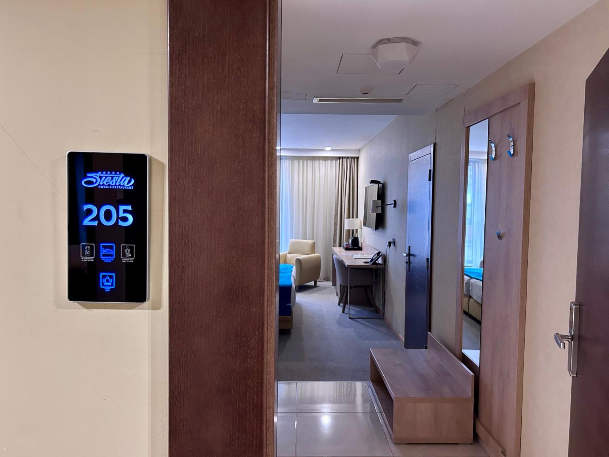 Užice Hotel Siesta מראה חיצוני תמונה