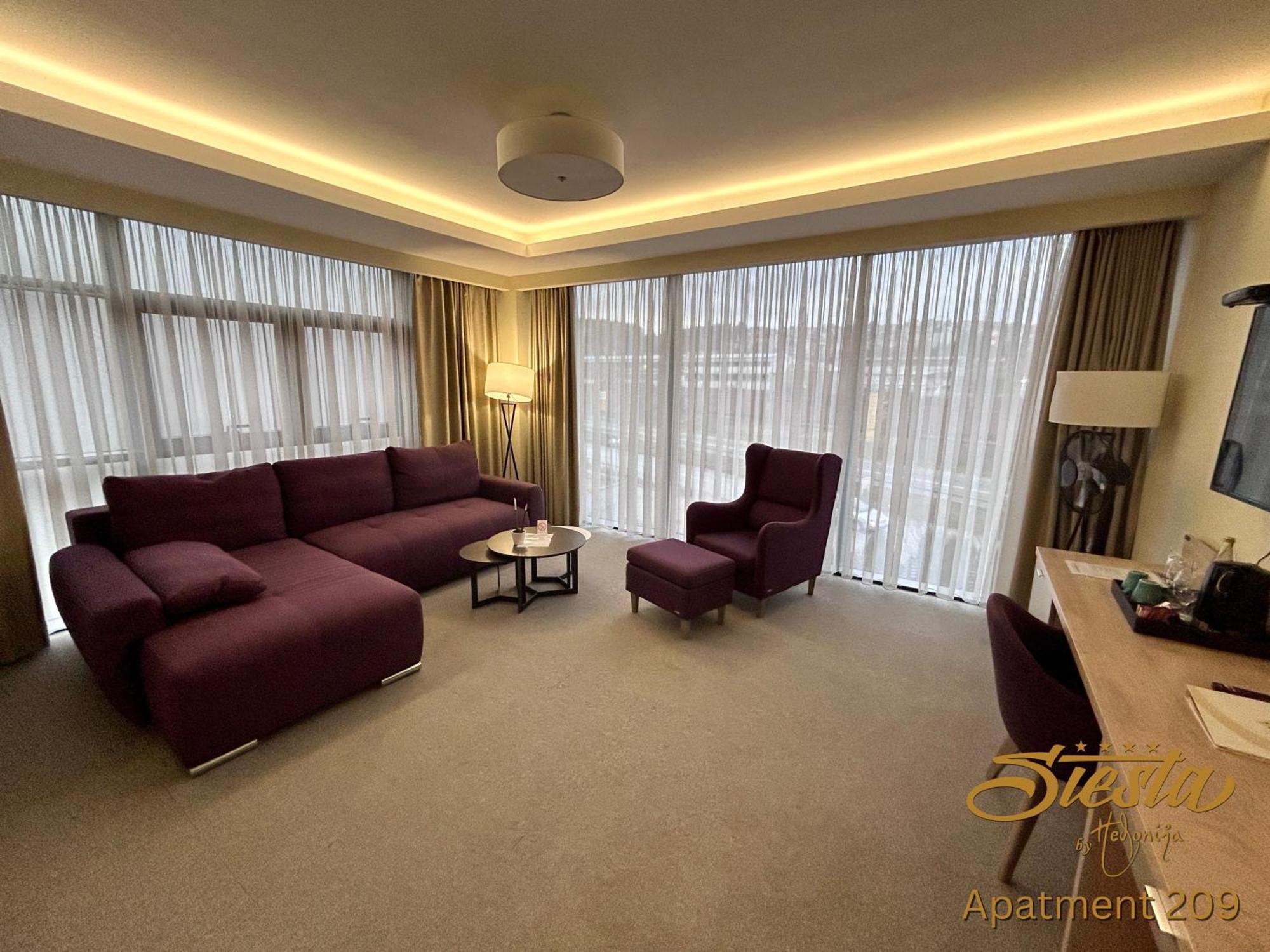 Užice Hotel Siesta מראה חיצוני תמונה
